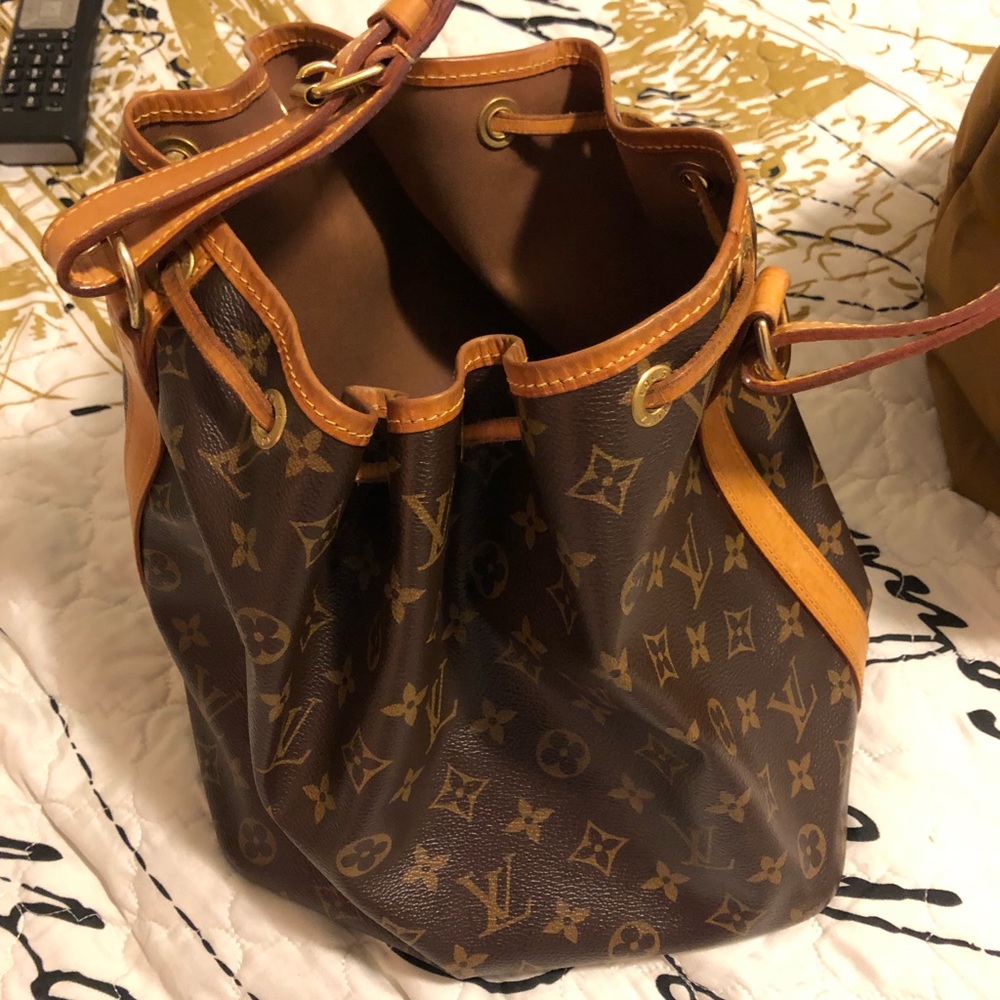 Louis Vuitton authentic monogram Petit Noe